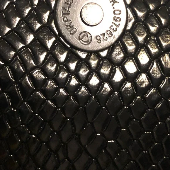 Calvin Klein 🌹ASHLEY NWOT 🌹should bag on trend shoulder bag like NEW - Picture 9 of 10